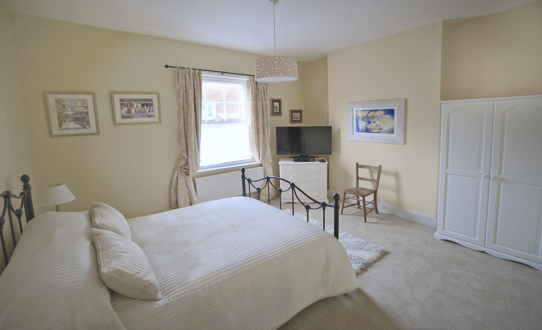 Quay Corner first floor double bedroom.jpg